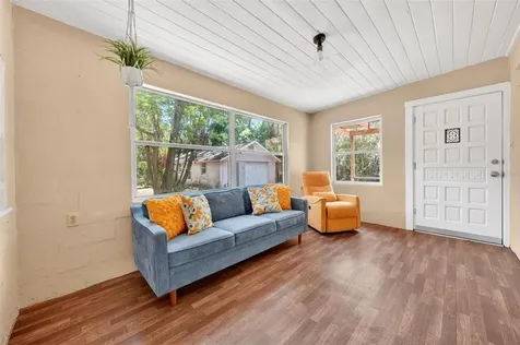 112 N Lake Avenue Leesburg FL 34748