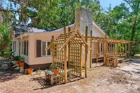 112 N Lake Avenue Leesburg FL 34748