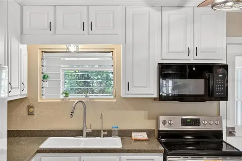 112 N Lake Avenue Leesburg FL 34748