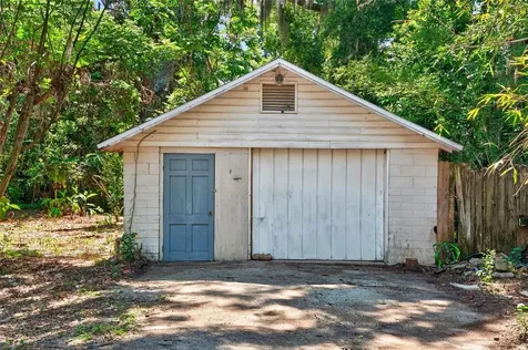 112 N Lake Avenue Leesburg FL 34748