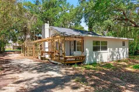 112 N Lake Avenue Leesburg FL 34748