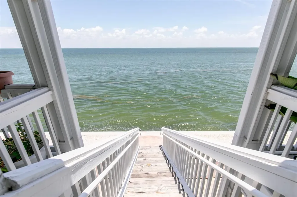 5118 Coquina Key Drive SE St Petersburg FL 33705