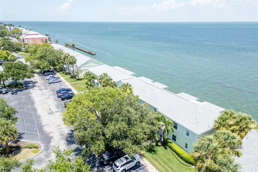 5118 Coquina Key Drive SE St Petersburg FL 33705