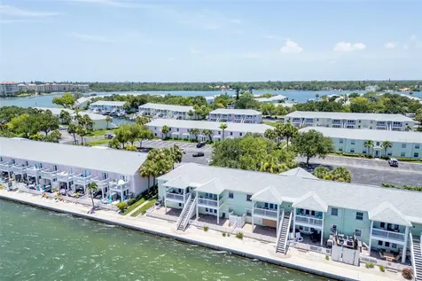 5118 Coquina Key Drive SE St Petersburg FL 33705