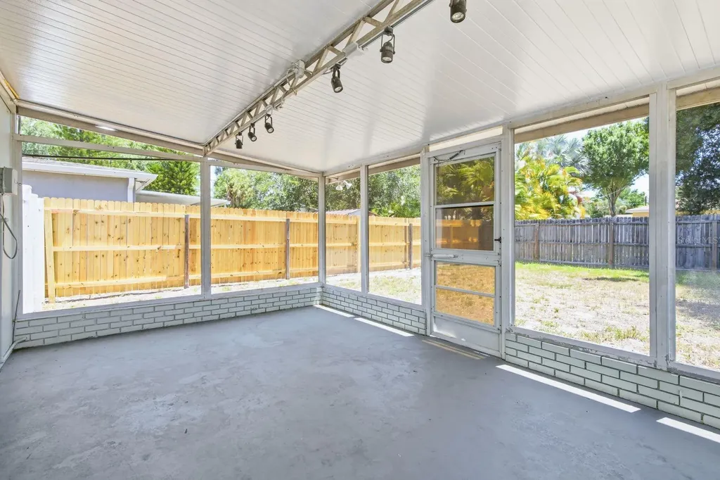 4316 S Hale Avenue Tampa FL 33611