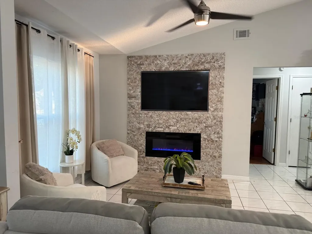 2906 Vienna Lane Kissimmee FL 34744