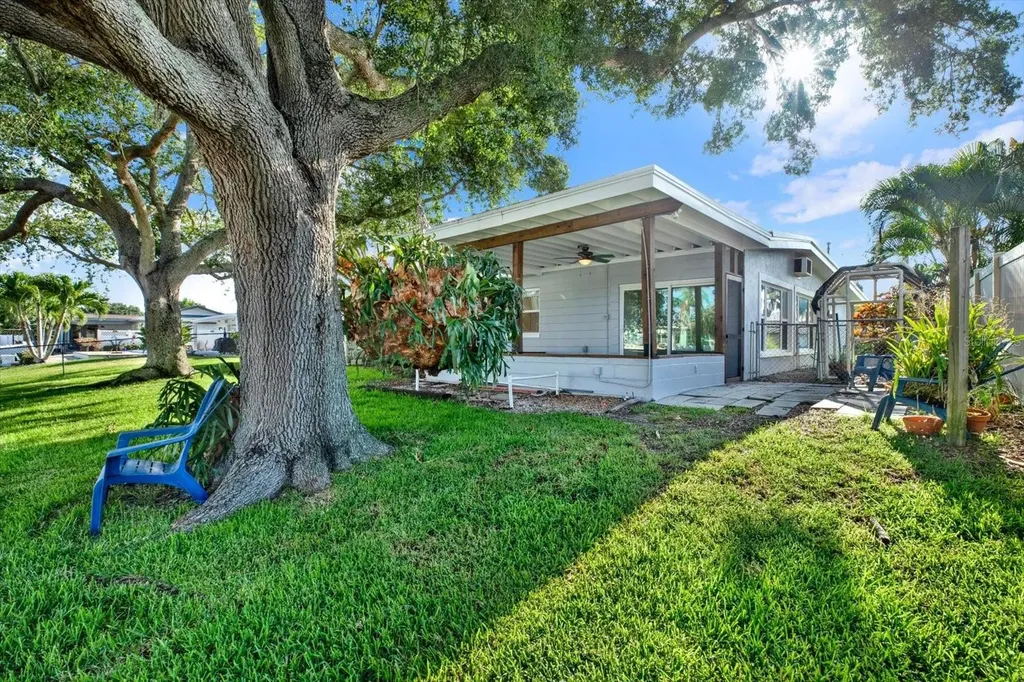4496 13th Lane NE St Petersburg FL 33703