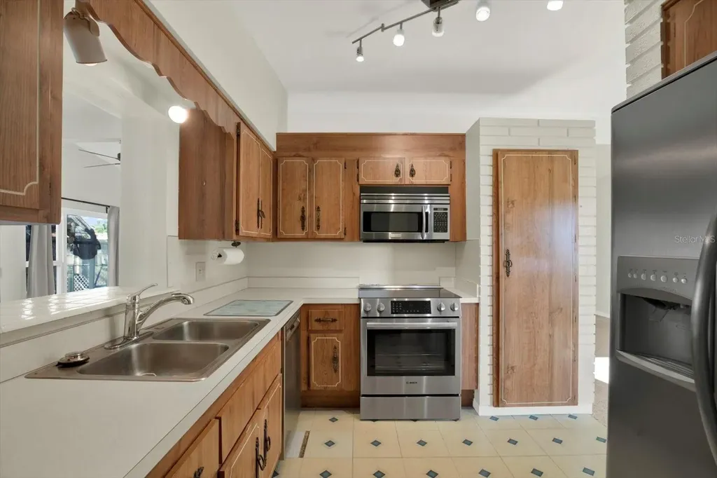 4496 13th Lane NE St Petersburg FL 33703