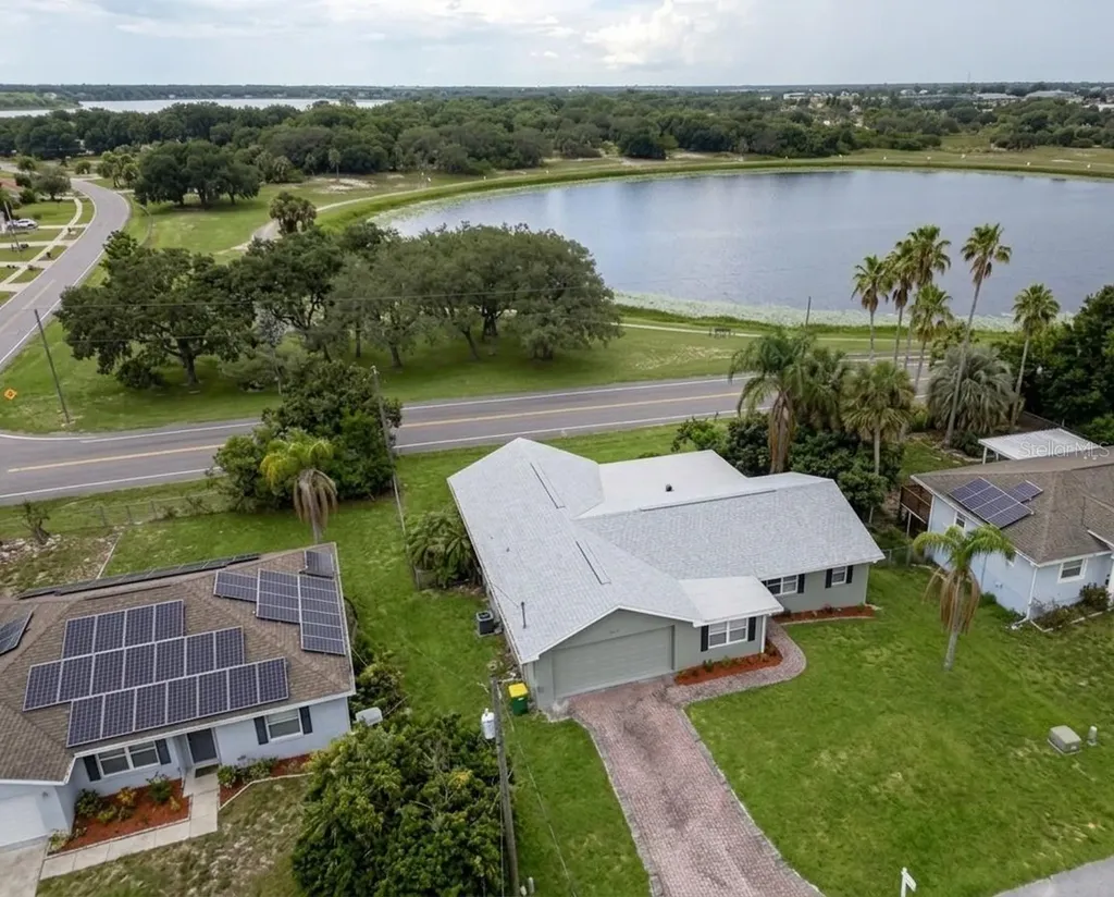 907 Valentina Drive Dundee FL 33838
