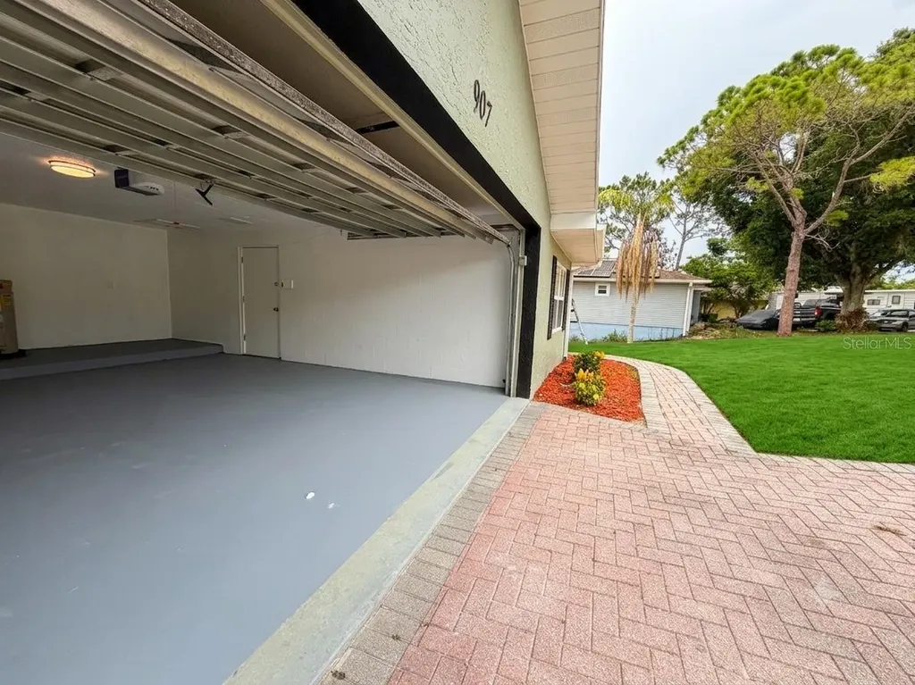 907 Valentina Drive Dundee FL 33838