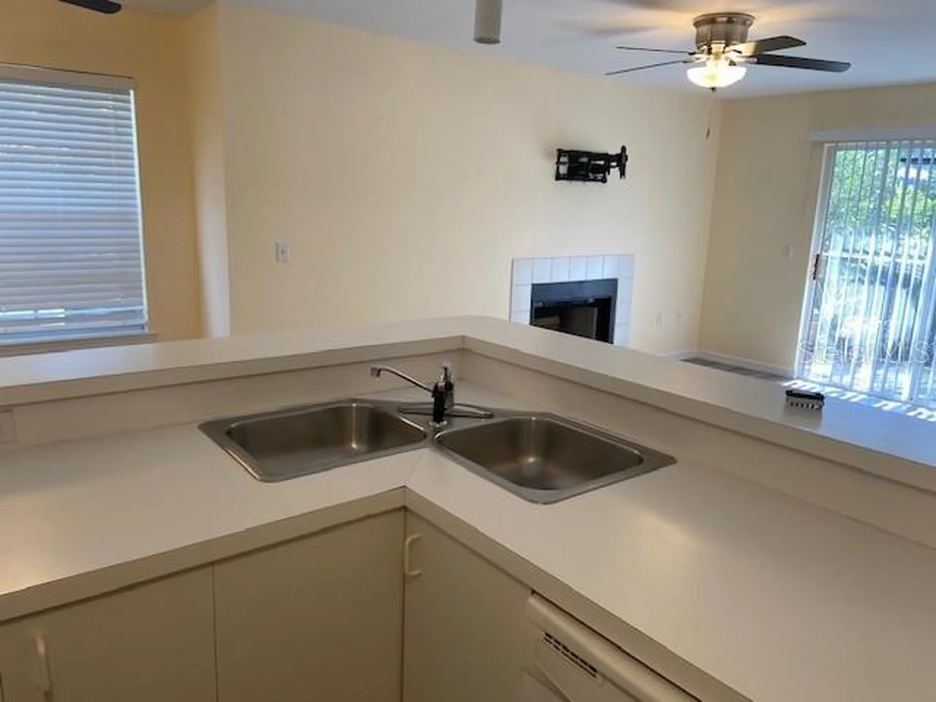 850 S Tamiami Trail Sarasota FL 34236