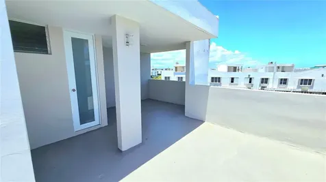 Carr 686 Chalets De La Playa Vega Baja PR 00693