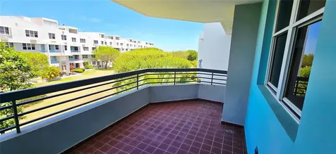 Carr 686 Chalets De La Playa Vega Baja PR 00693