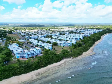 Carr 686 Chalets De La Playa Vega Baja PR 00693