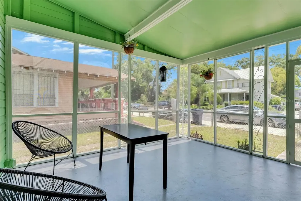 1009 E Columbus Drive Tampa FL 33605