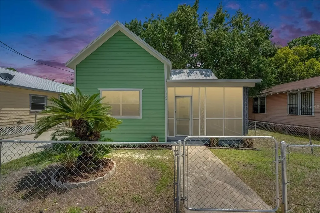 1009 E Columbus Drive Tampa FL 33605