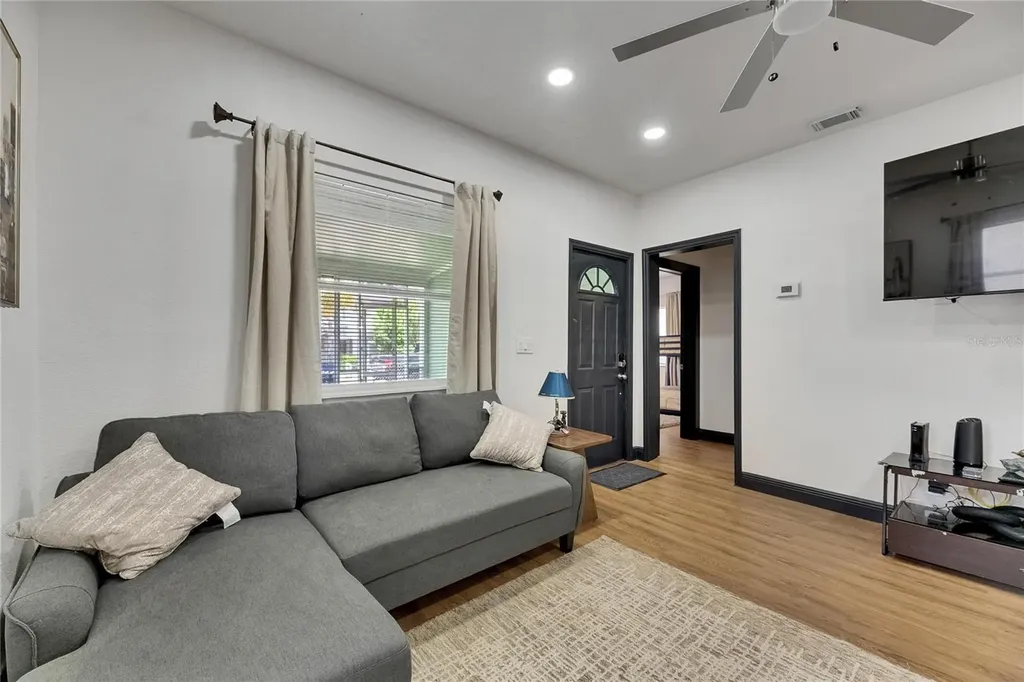 1009 E Columbus Drive Tampa FL 33605
