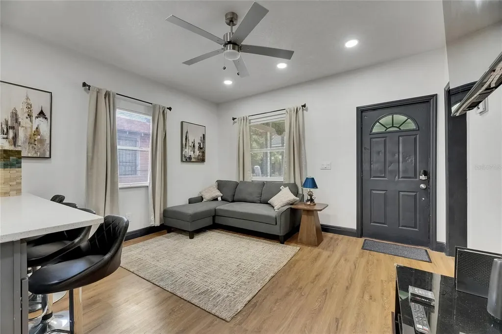 1009 E Columbus Drive Tampa FL 33605