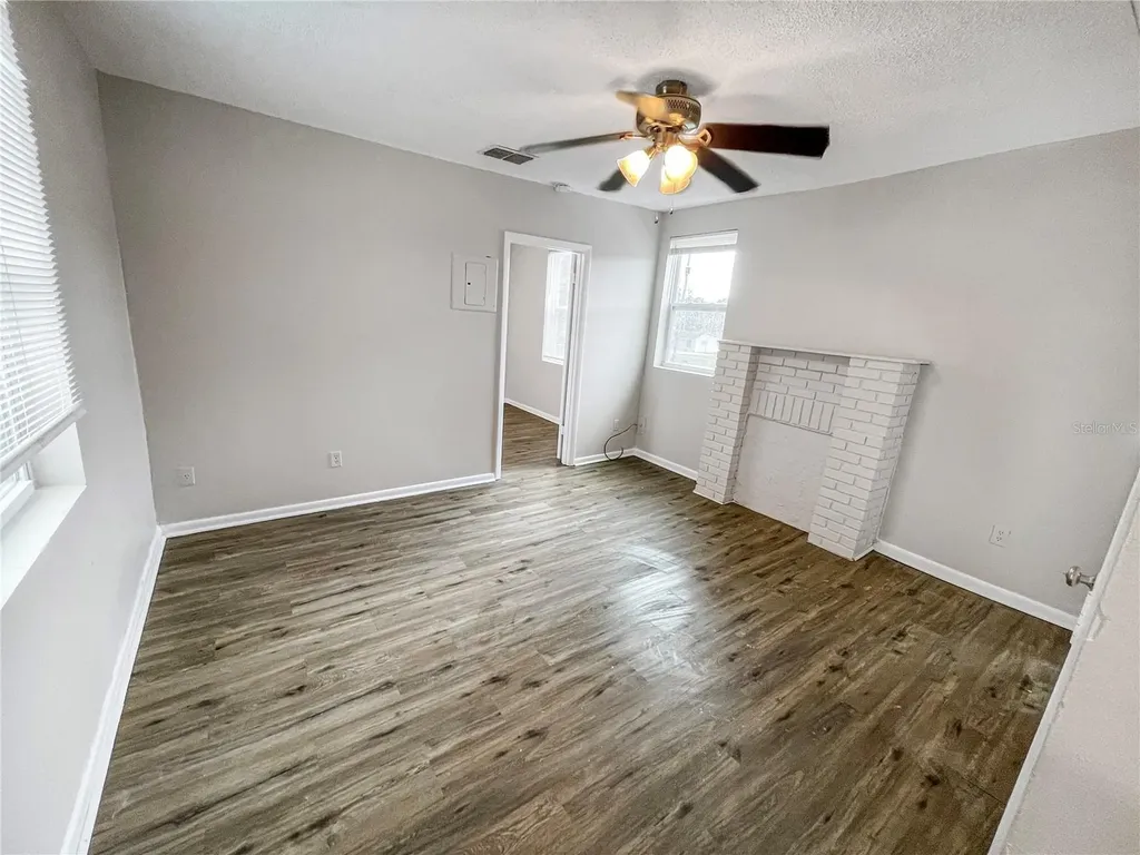 321 W Ianthe Street Tavares FL 32778