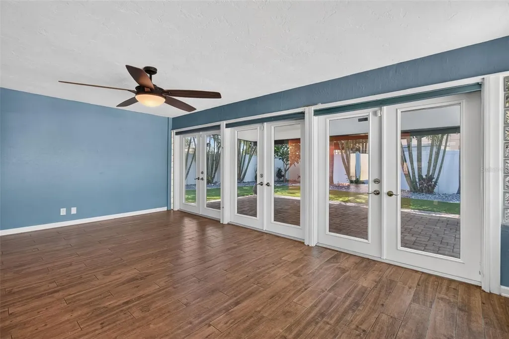 8094 12th Avenue S St Petersburg FL 33707