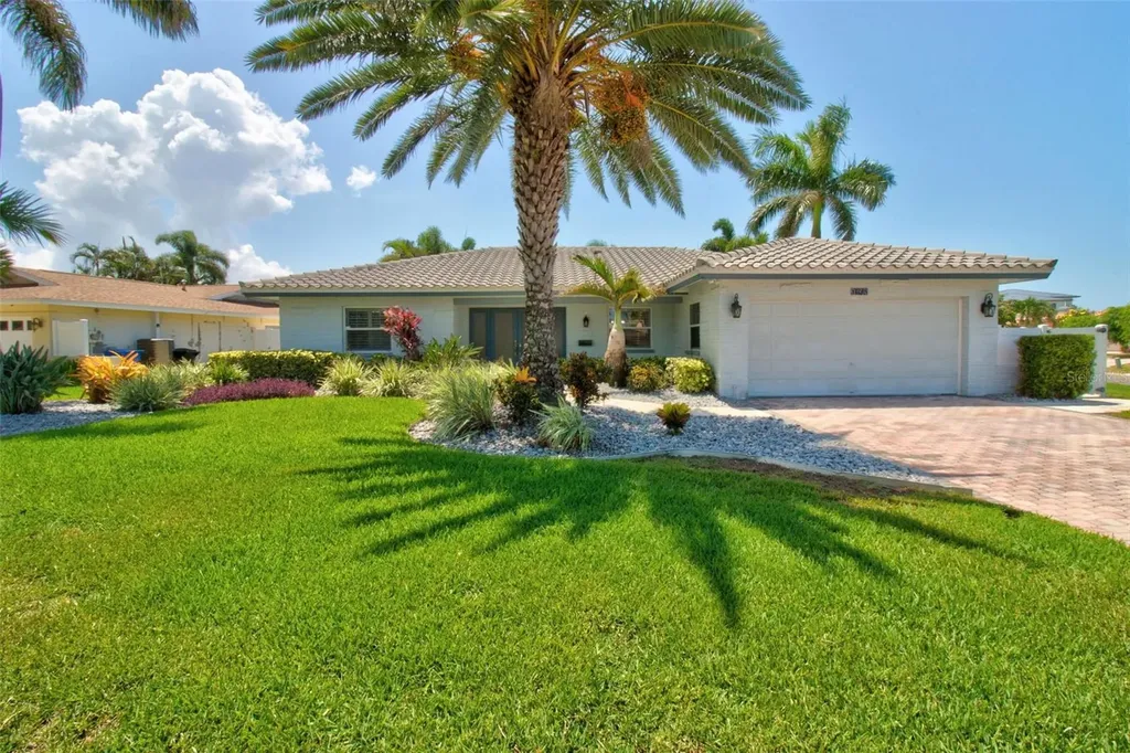 8094 12th Avenue S St Petersburg FL 33707