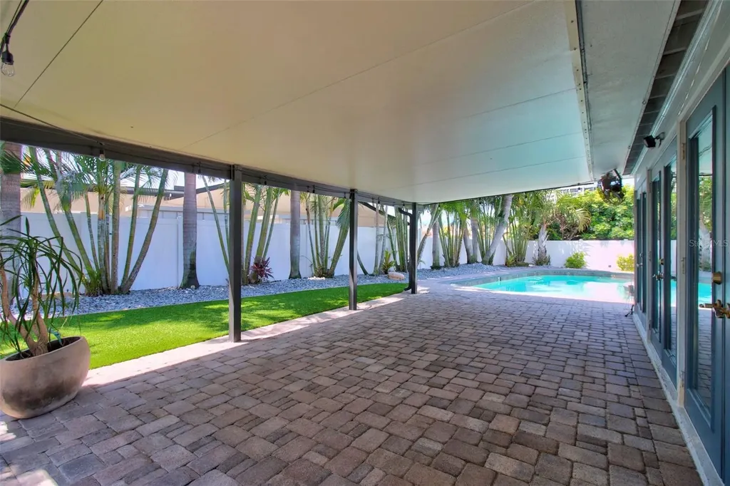 8094 12th Avenue S St Petersburg FL 33707