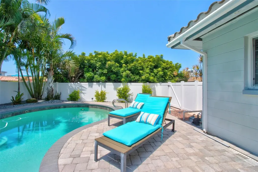 8094 12th Avenue S St Petersburg FL 33707