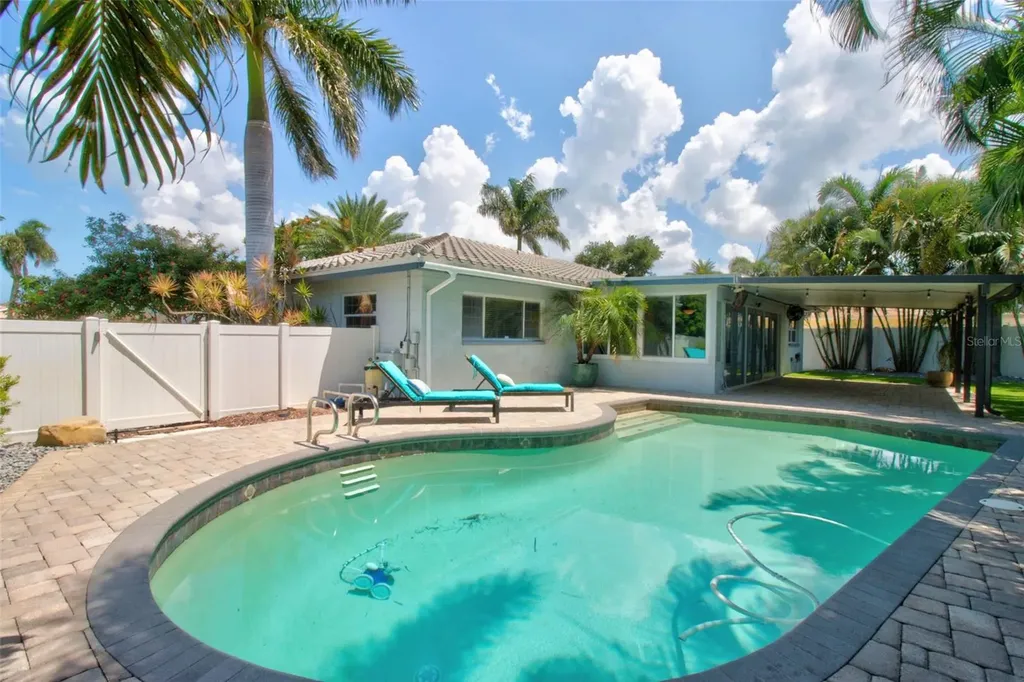 8094 12th Avenue S St Petersburg FL 33707