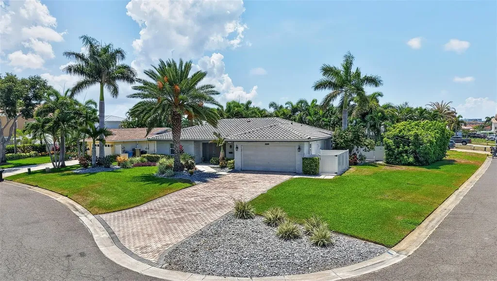 8094 12th Avenue S St Petersburg FL 33707