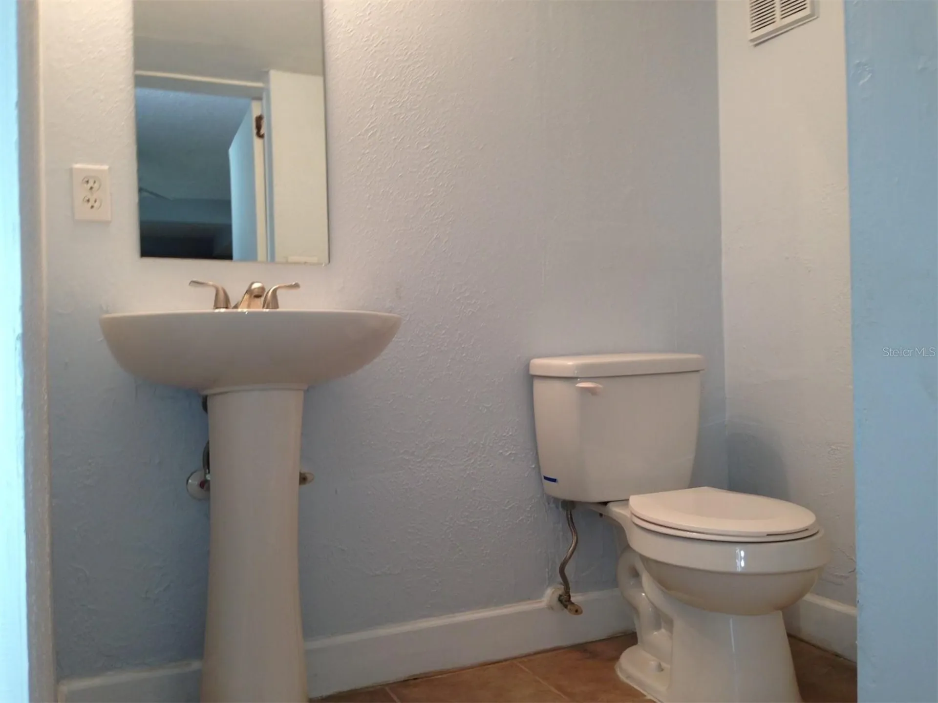 1328 Cloverlawn Avenue Orlando FL 32806