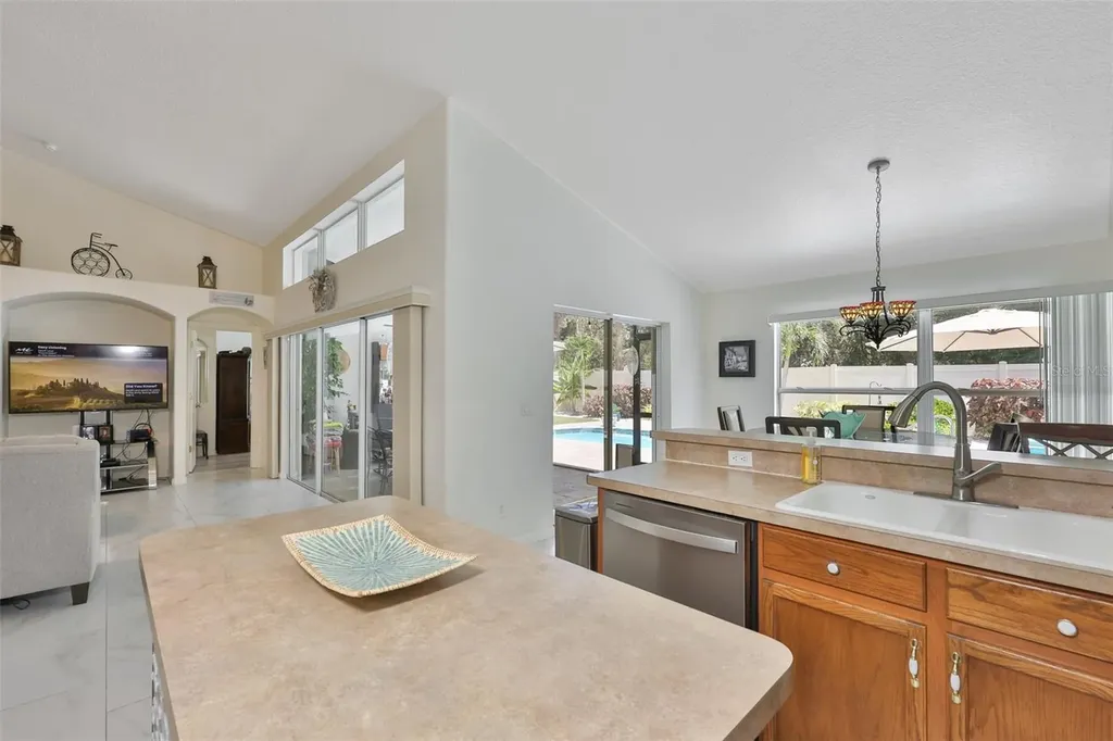 7613 Nottinghill Sky Drive Apollo Beach FL 33572