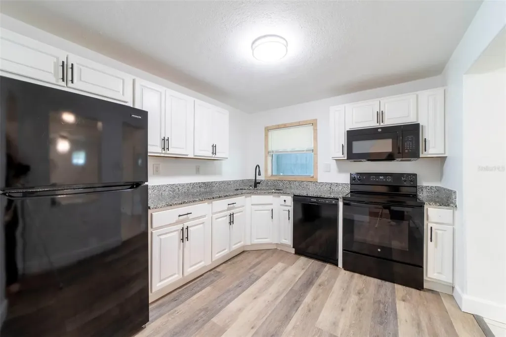 9 Palmira Road Debary FL 32713