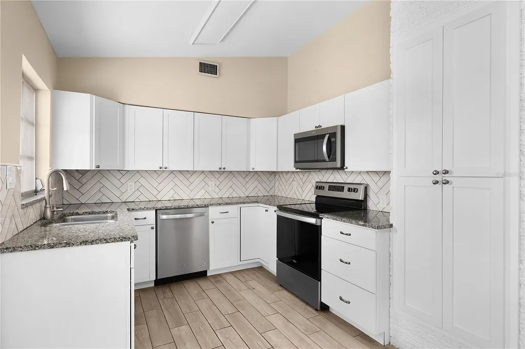 275 Lakeview Drive North Fort Myers FL 33917