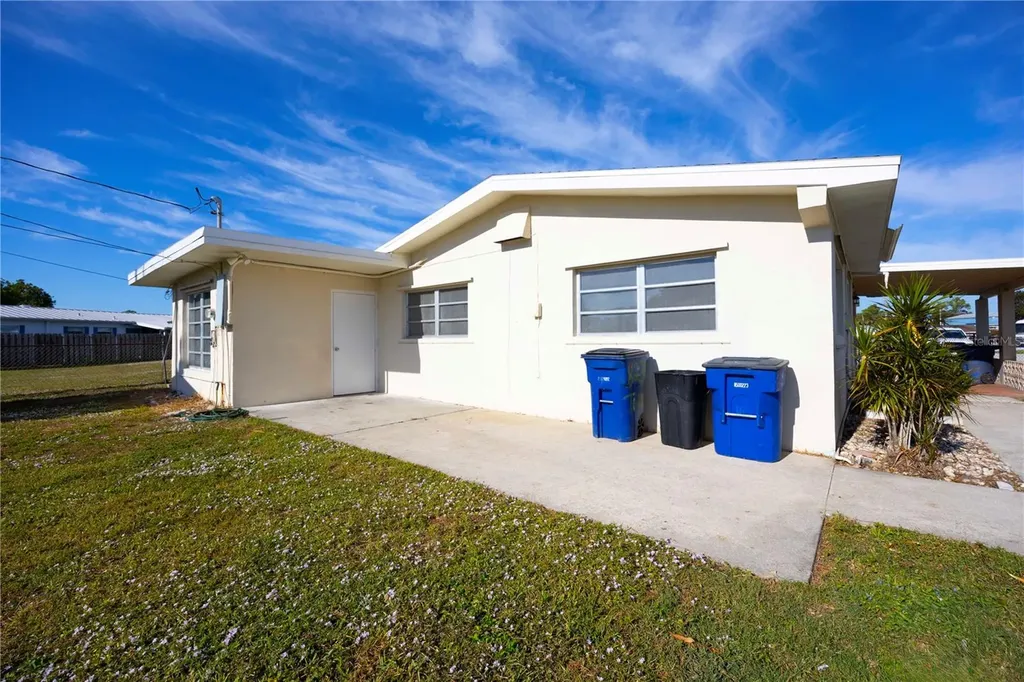 275 Lakeview Drive North Fort Myers FL 33917
