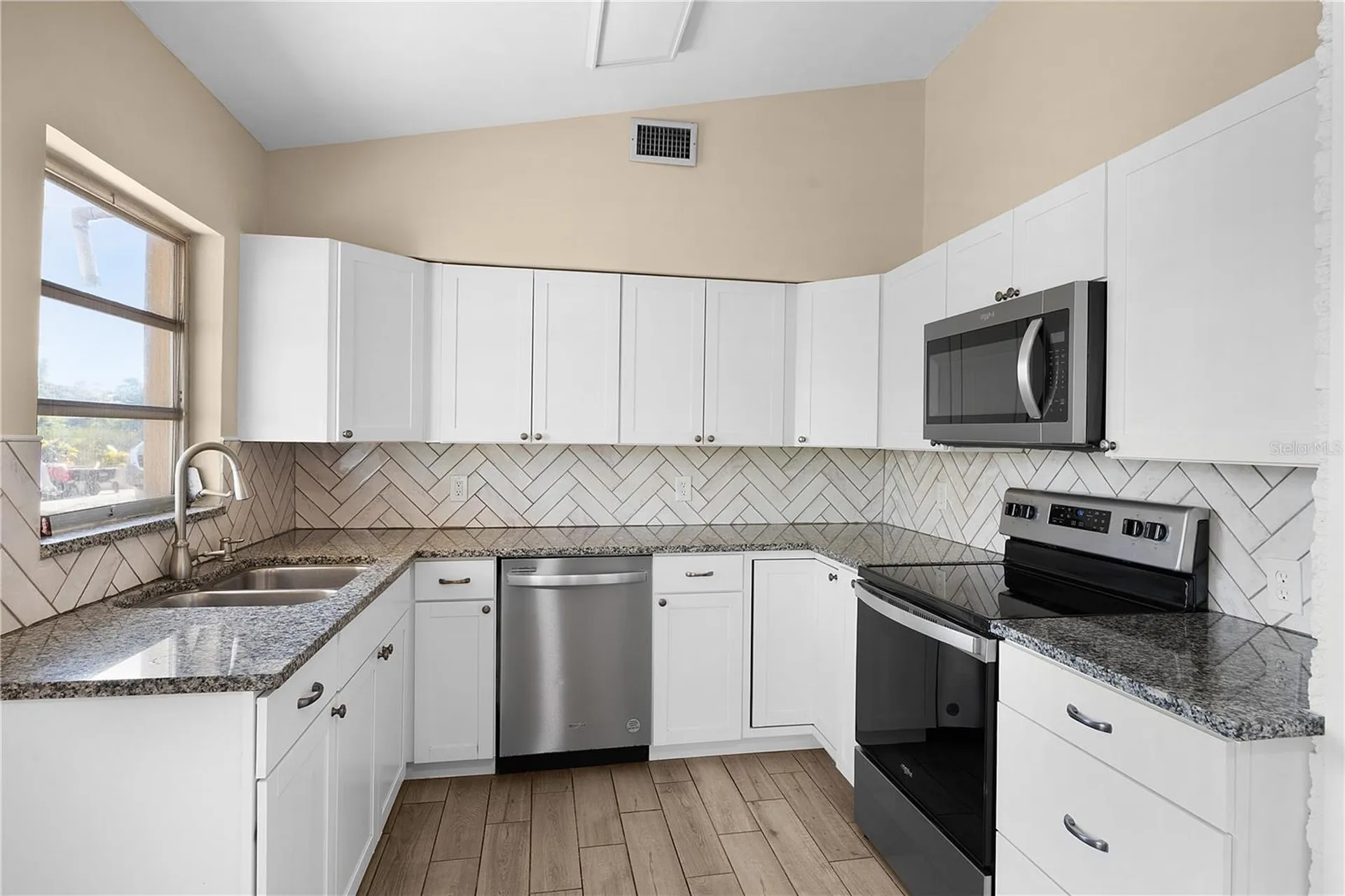 275 Lakeview Drive North Fort Myers FL 33917