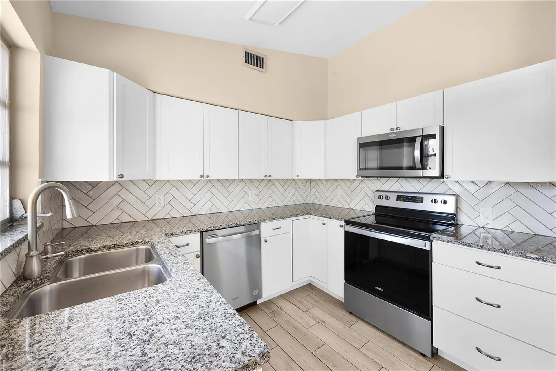 275 Lakeview Drive North Fort Myers FL 33917