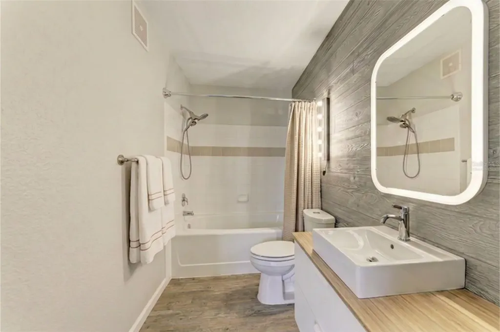 1195 Villagio Circle Sarasota FL 34237