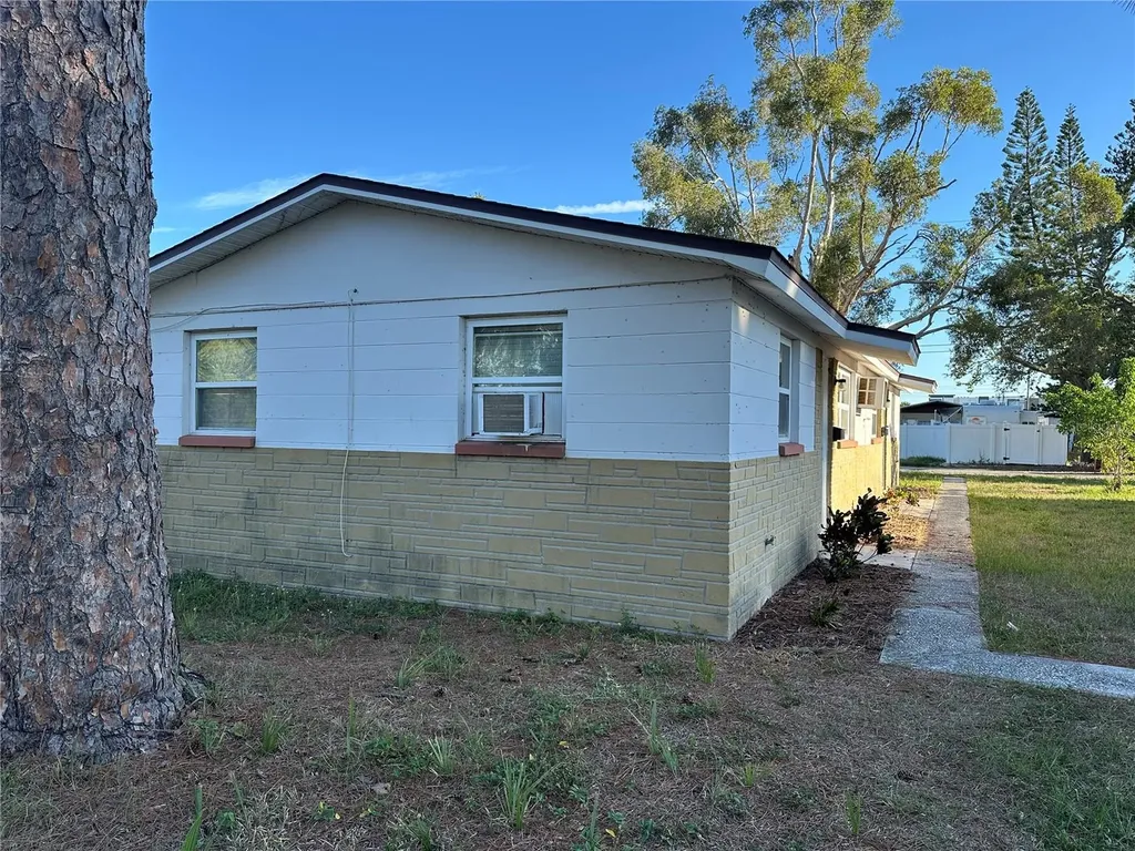 351 50th Avenue N St Petersburg FL 33703