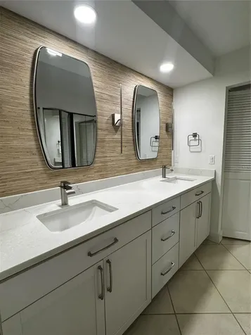 5312 Huntingwood Court Sarasota FL 34235