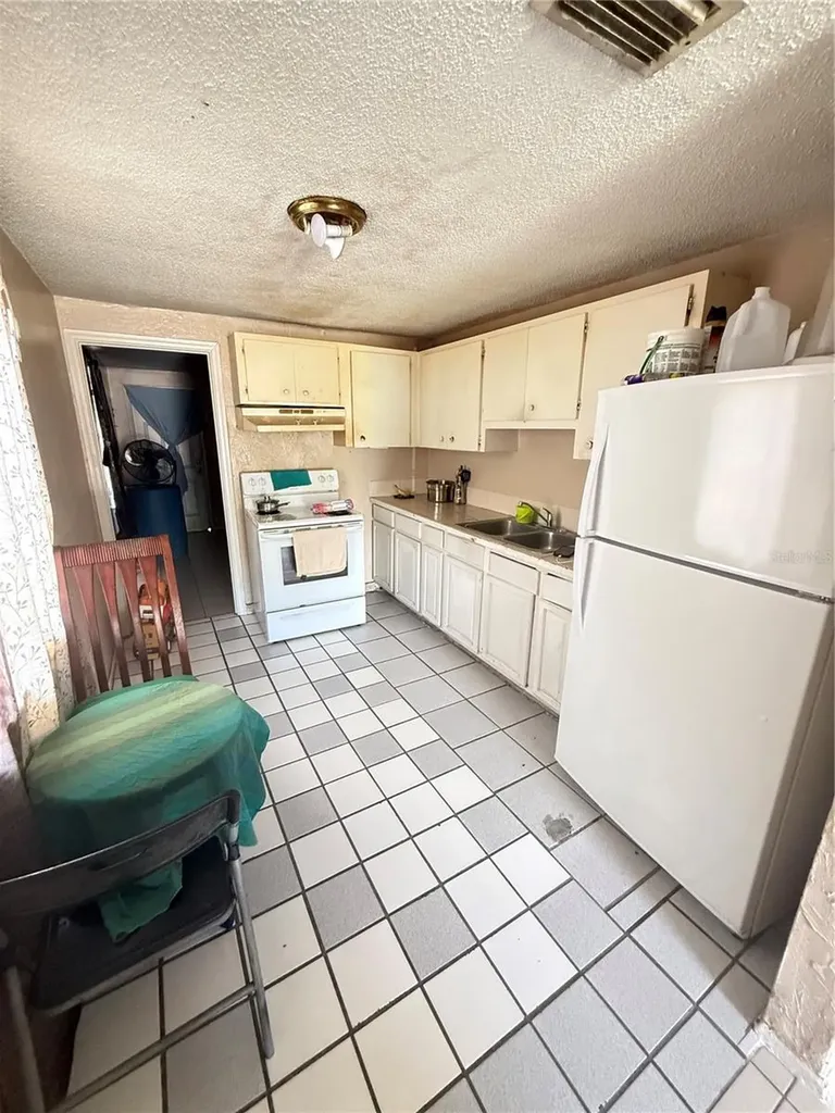 4212 9th Street E Bradenton FL 34208