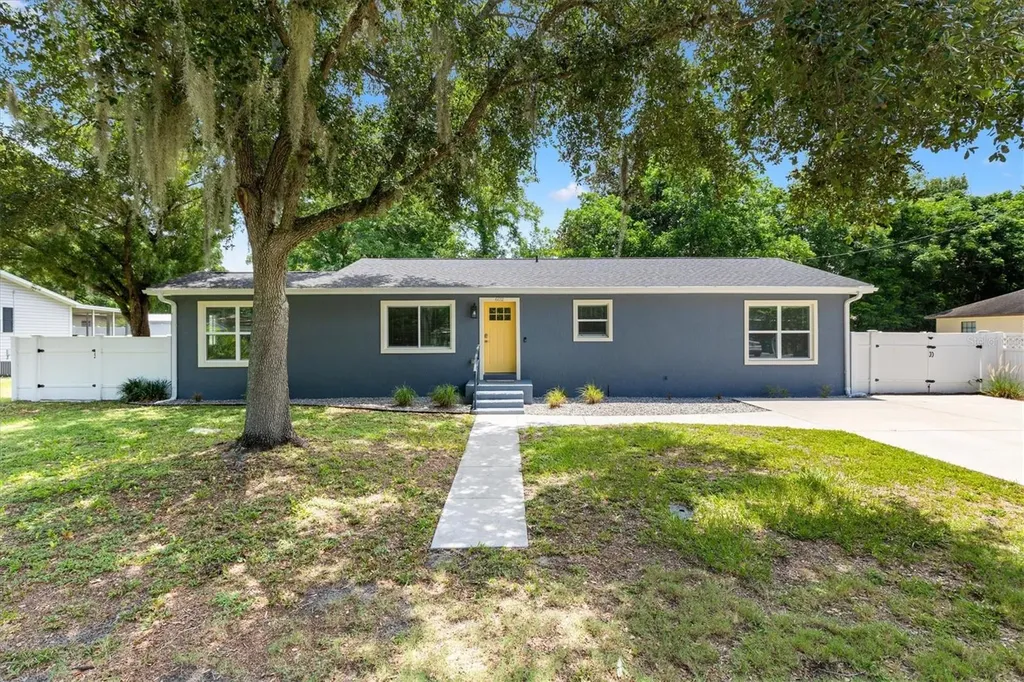 602 Gray Avenue Wildwood FL 34785