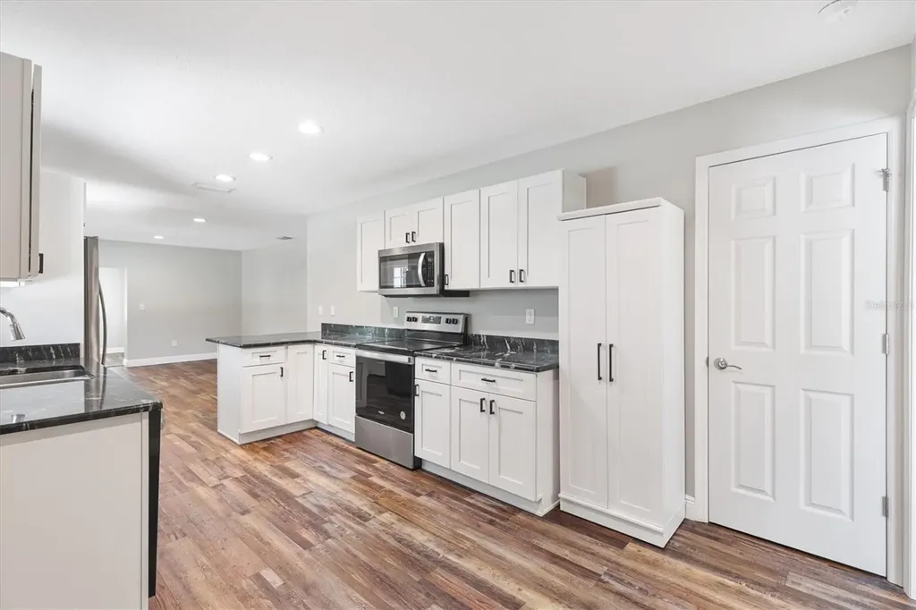 602 Gray Avenue Wildwood FL 34785