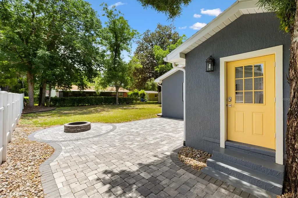 602 Gray Avenue Wildwood FL 34785