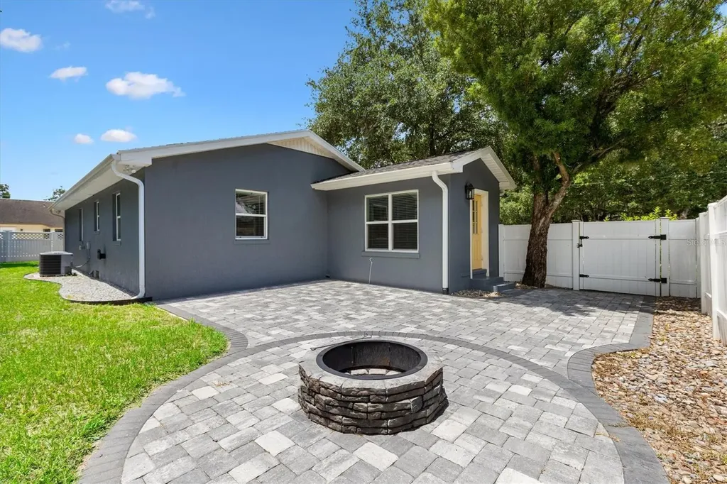 602 Gray Avenue Wildwood FL 34785