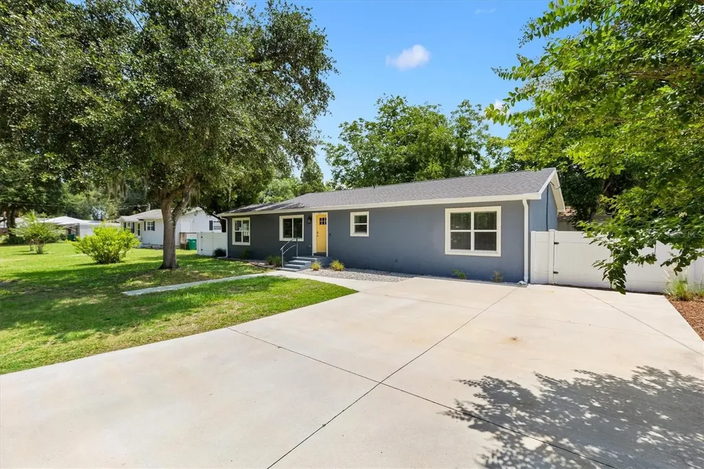 602 Gray Avenue Wildwood FL 34785