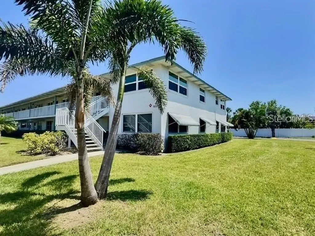 5227 81st Lane N St Petersburg FL 33709