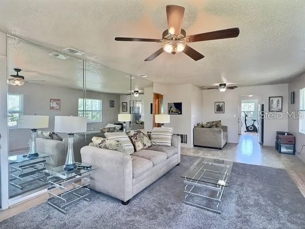 5227 81st Lane N St Petersburg FL 33709
