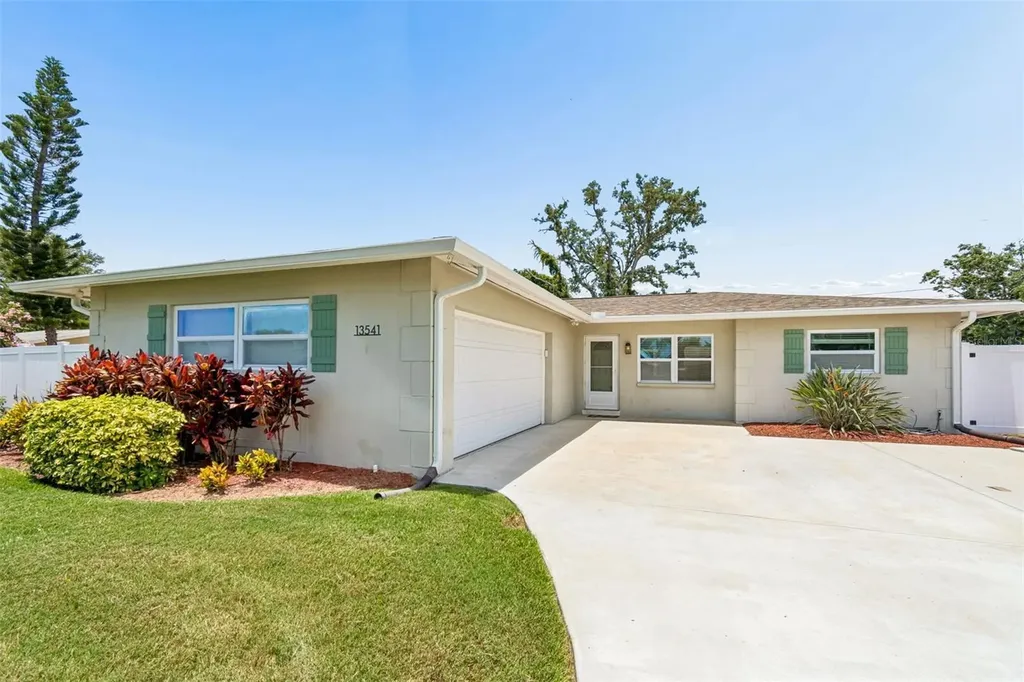 13541 87th Place Seminole FL 33776