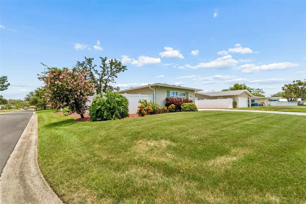 13541 87th Place Seminole FL 33776