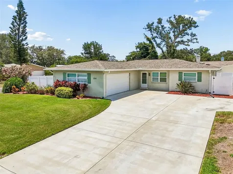 13541 87th Place Seminole FL 33776